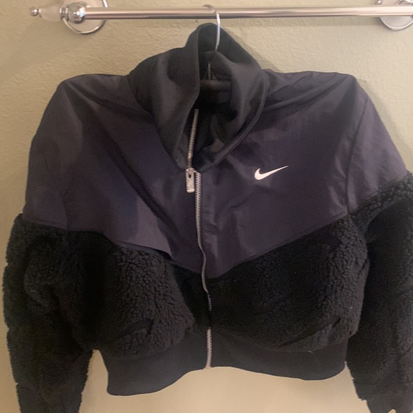 Nike - Picture 2 of 10